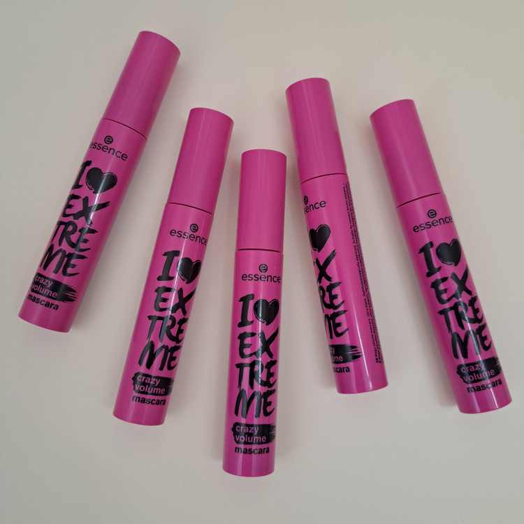 ریمل حجم دهنده مدل کریزی والیوم